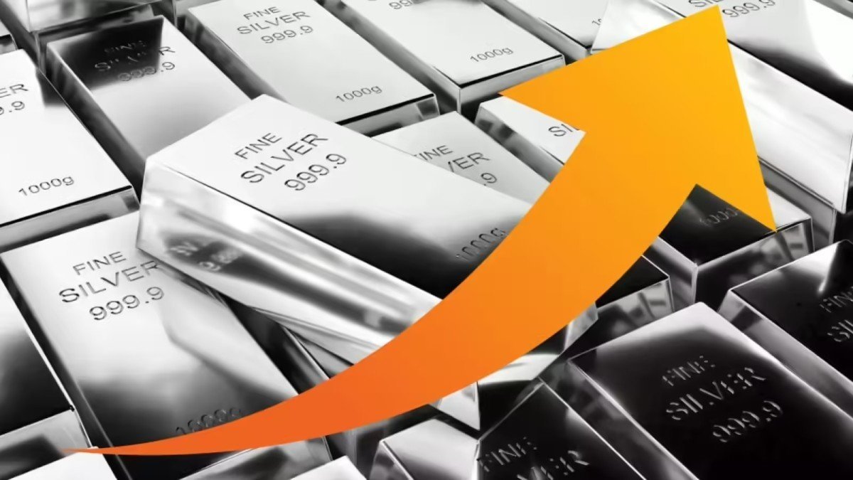 पहली बार चांदी 2 लाख पार, एक साल में भाव दोगुने, सोना भी रिकॉर्ड स्तर पर
